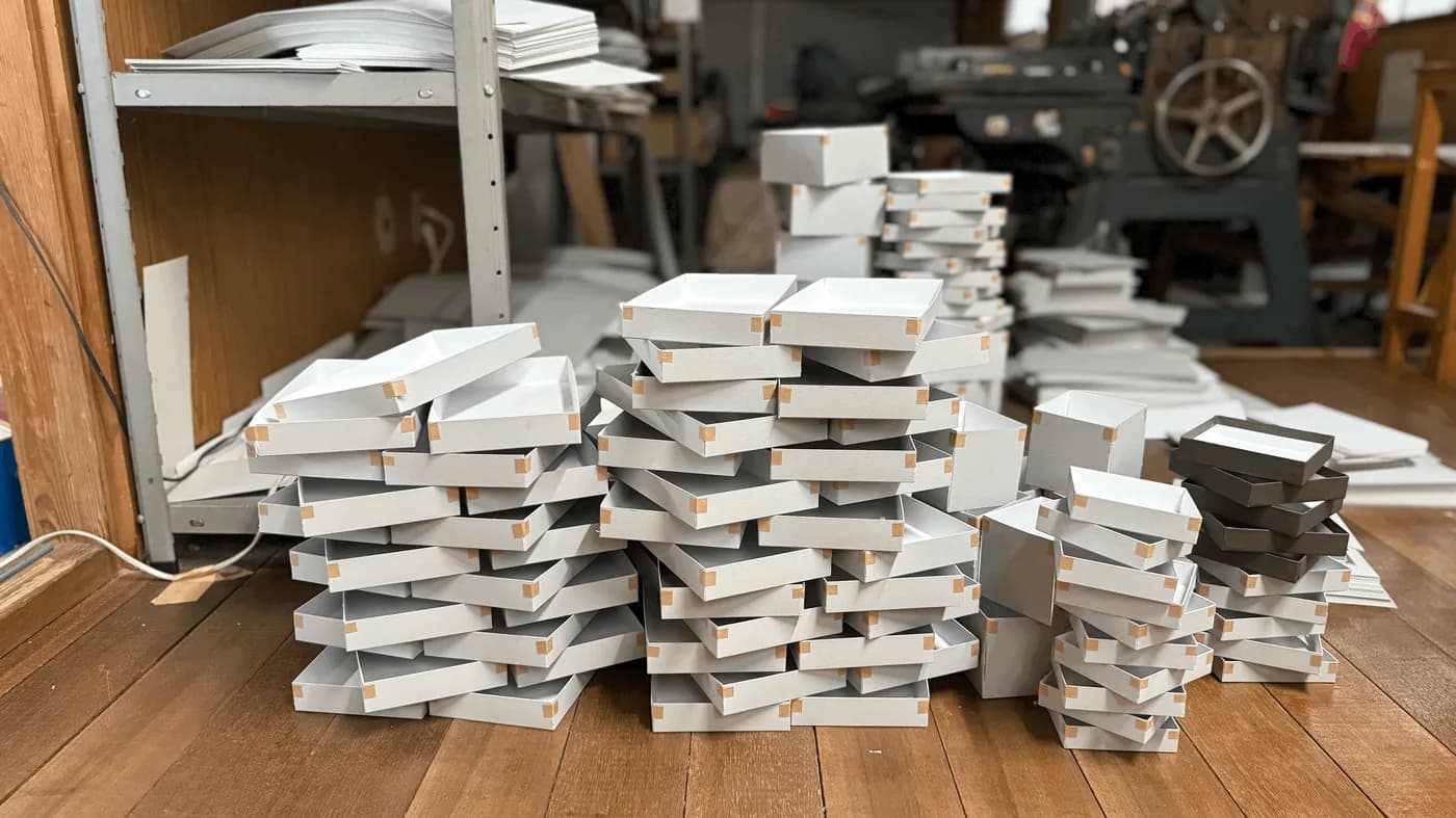 長谷部紙器店の製作風景 1